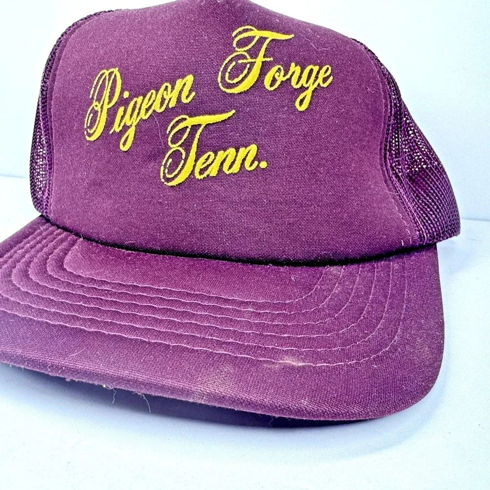 Vintage Pigeon Forge Tennessee‎ Trucker Hat Mesh Snapback USA Maroon